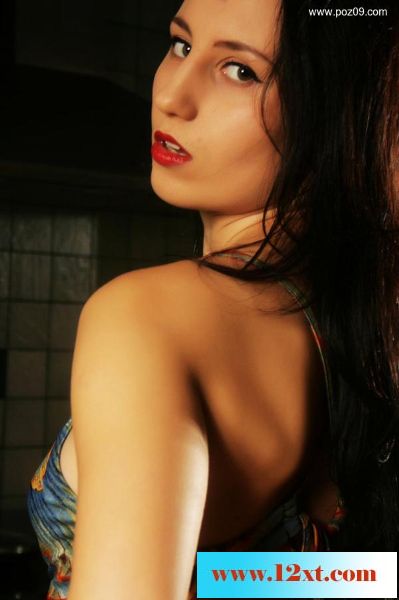 妖艳抚媚欧美人妻在家发情的时候就是那幺迷人