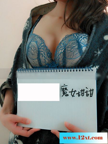 网络红人魔女甜甜，粉嫩的蝴蝶b看着就想插18P