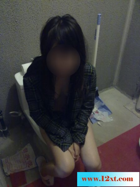 包了个大一的学生妹，逼逼粉嫩，咪咪挺翘16P