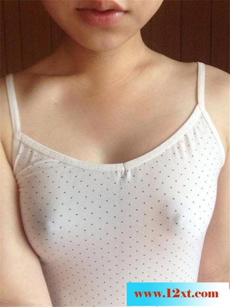 此女清纯，乳房甜美，速来欣赏15P