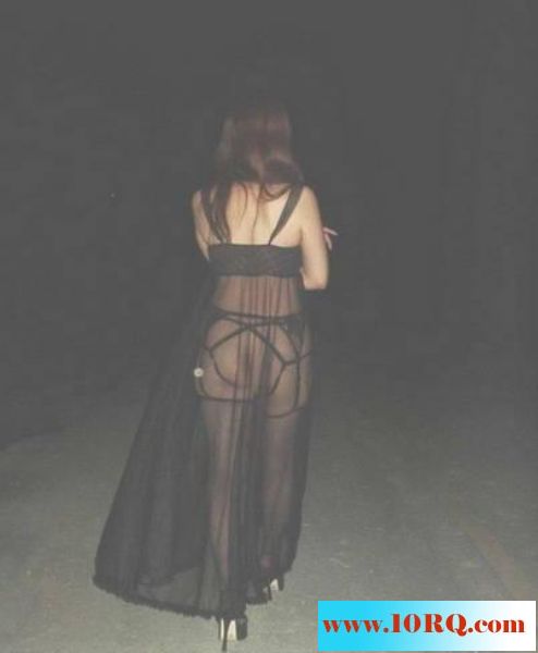 淫蕩少妇户外露出-吊带网袜-跳蛋-手淫自慰-潮吹