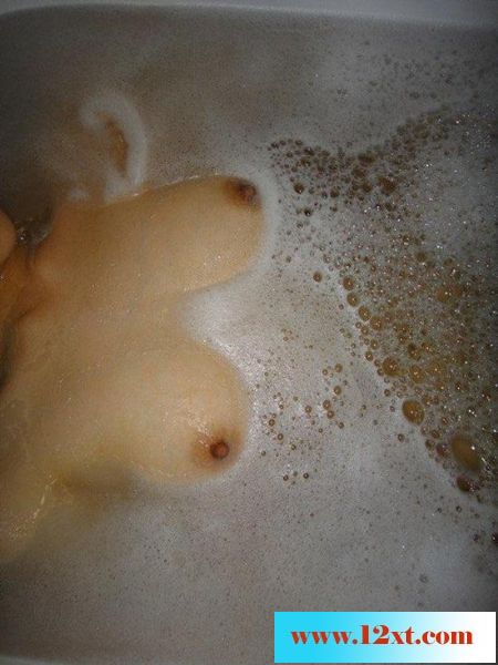 浴池洗澡湿身诱惑让你看看我那淫荡女友[10P]&n