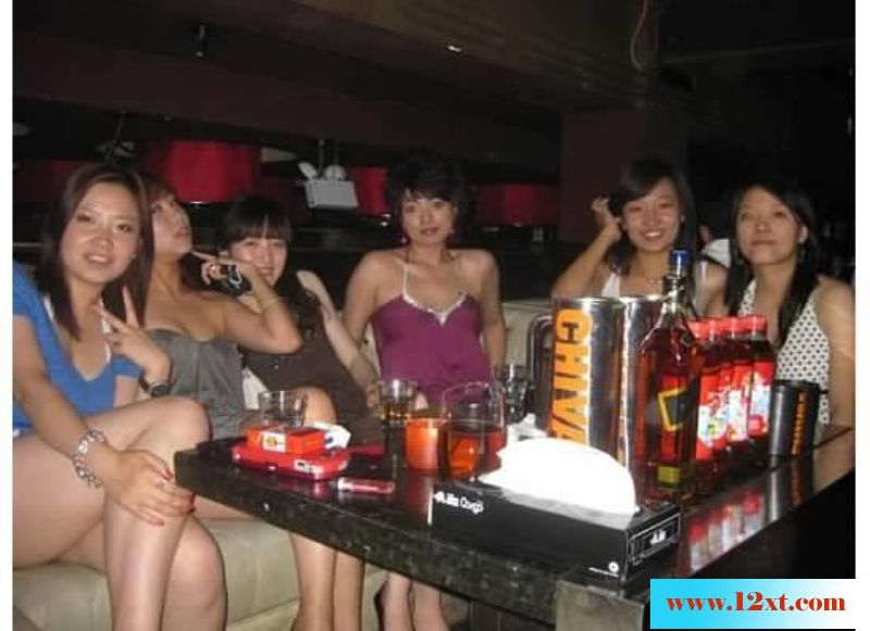 珍藏多年，决定拿出来分享，已为人妻的大学同