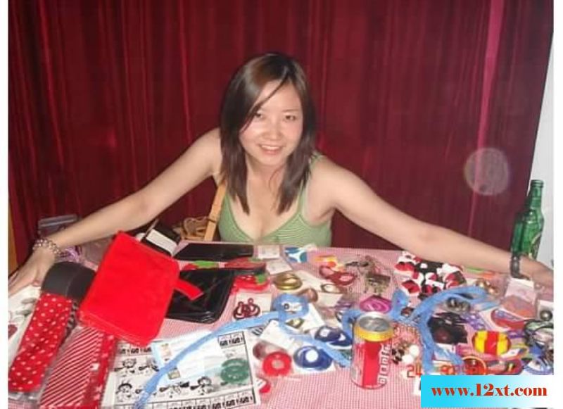 珍藏多年，决定拿出来分享，已为人妻的大学同