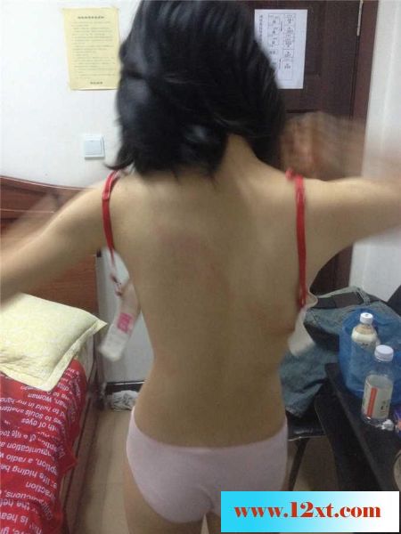 自家小妞生活性感美图，她爱玩游戏我爱玩她[