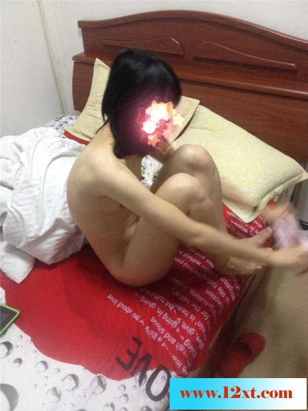 自家小妞生活性感美图，她爱玩游戏我爱玩她[