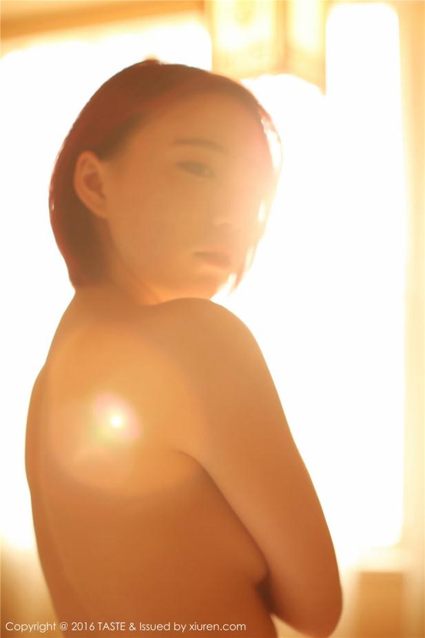性感眼镜妹子全裸入镜【12P】