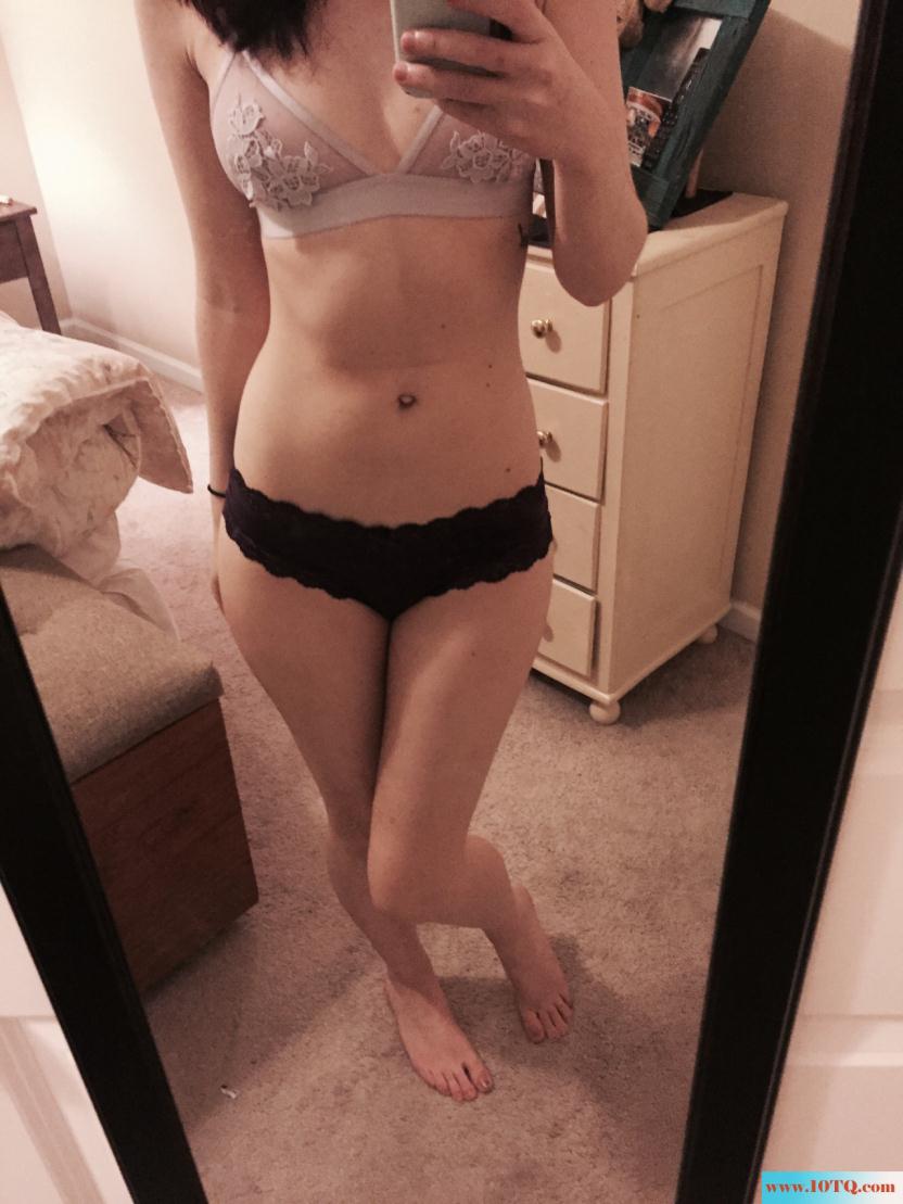 妈咪一个人在家自拍70后熟女(25P)