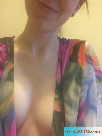 妈咪一个人在家自拍70后熟女(25P)