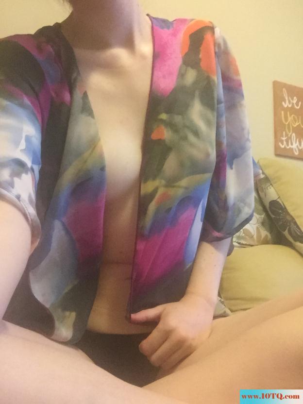 妈咪一个人在家自拍70后熟女(25P)