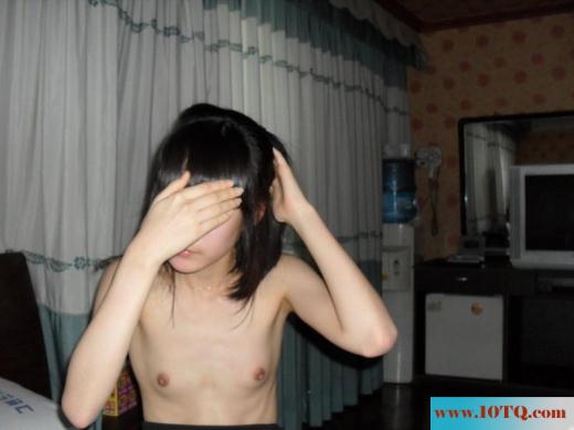 妹子很害羞不肯对着镜头(10P)