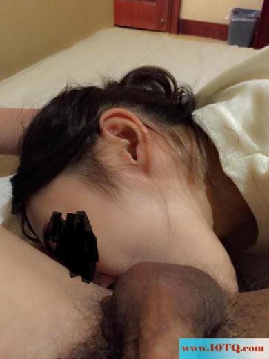 漂亮的女友忍不住(11P)