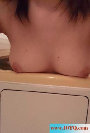 十分诱人的小萝莉卖萌(11P)