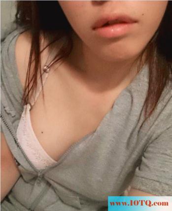十分诱人的小萝莉卖萌(11P)