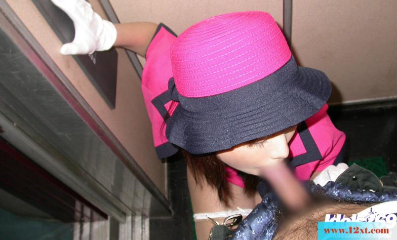 在电梯里就插进去了-(18P)