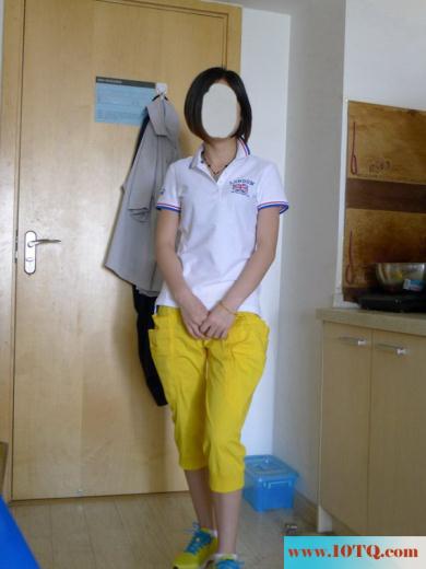 在我床上睡过的女孩，水很多，就是胸小点(10P