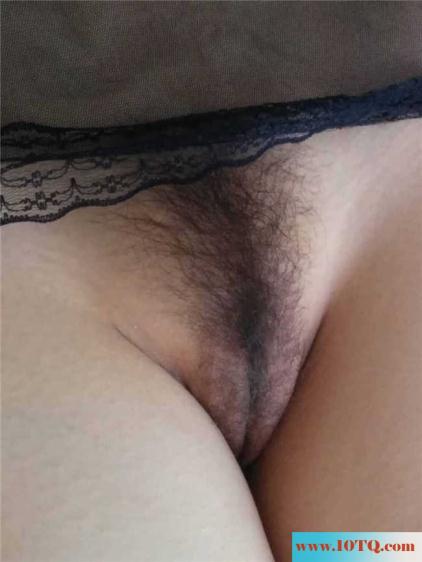 窈窕胴体的木耳少妇向你敞开［12P］
