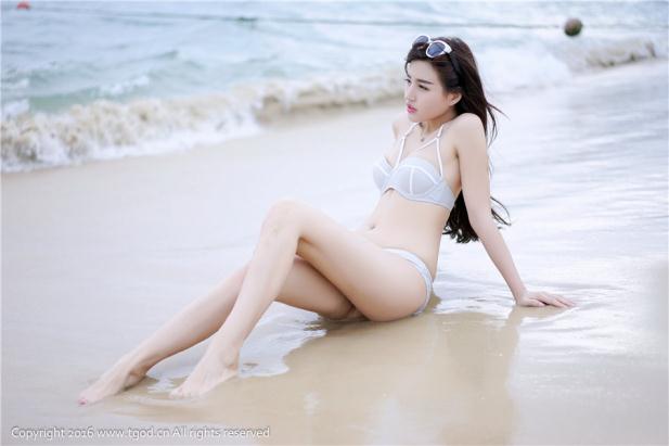 清纯佩佩美女比基尼在户外【10P】