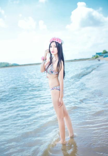 沙滩上笑容十分甜美的如花美女【12P】