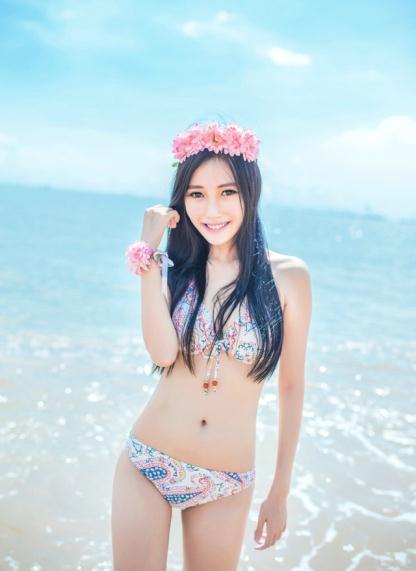 沙滩上笑容十分甜美的如花美女【12P】