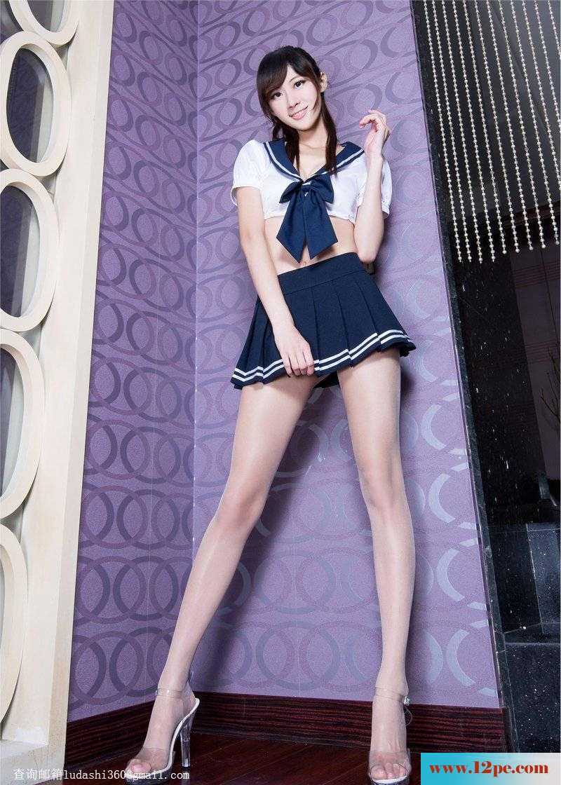 学生装少女白嫩美腿写真(15P)