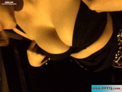 巨乳小炮友按耐不住的春心(12P)