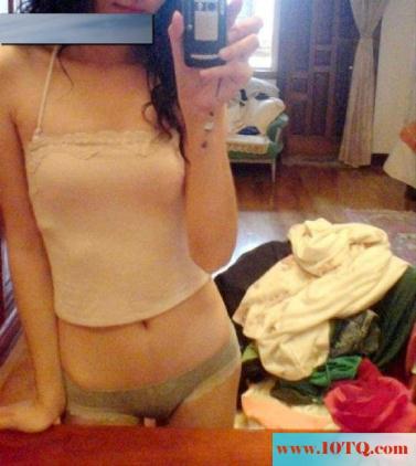 辣妈爱对镜裸拍(13P)