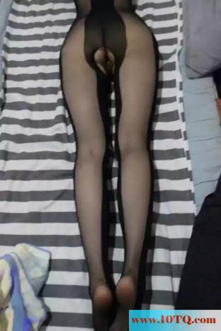 身材不错的小妞穿黑丝(11P)