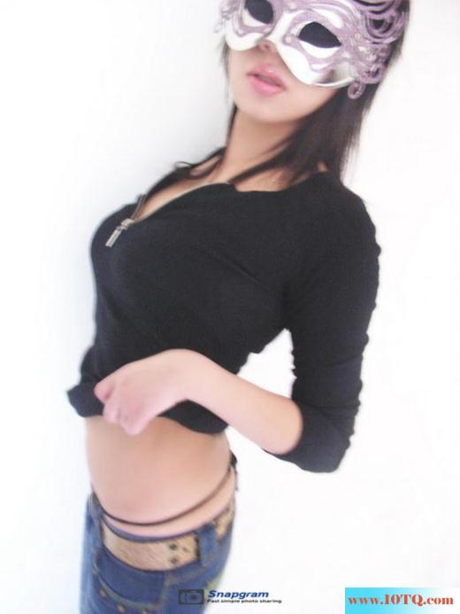 戴面具穿情趣内衣的女友掰开小穴任我玩弄(12P