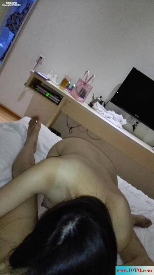 约妹纸在酒店大战,口爆超爽(16P)