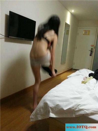 在宾馆解决欲望(11P)