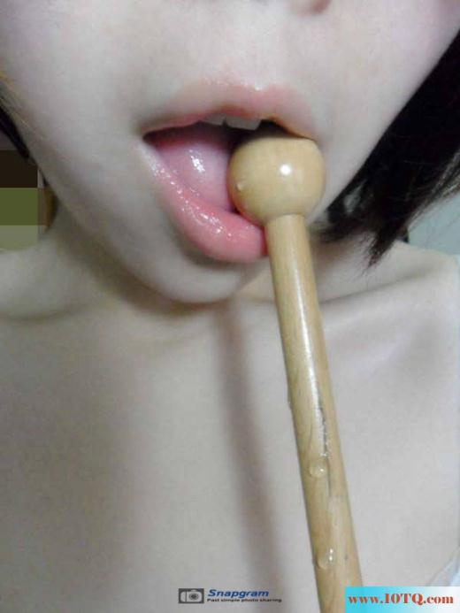 小骚货饥渴起来什幺都想往里放(12P)