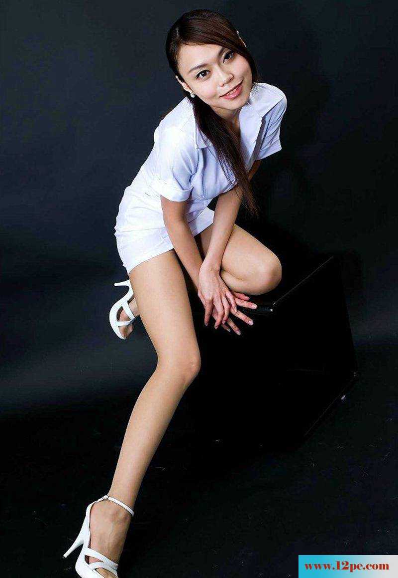 诱人气质美女那性感白嫩的肉丝双腿好个性(14P