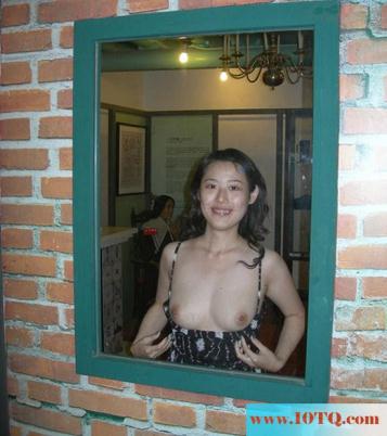 大奶情人室外大胆露乳露穴(13P)