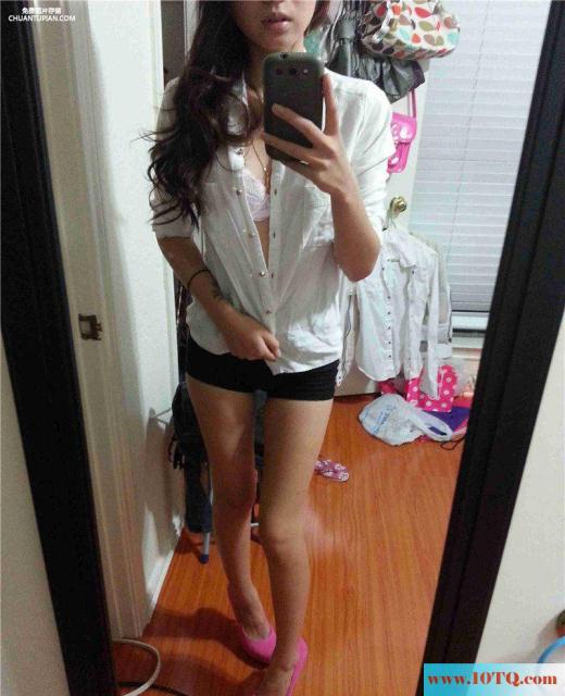 可爱的小女友就是喜欢露脸自拍(12P)