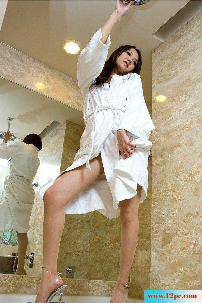 喷血诱惑美女浴室秀性感大长腿【10P】