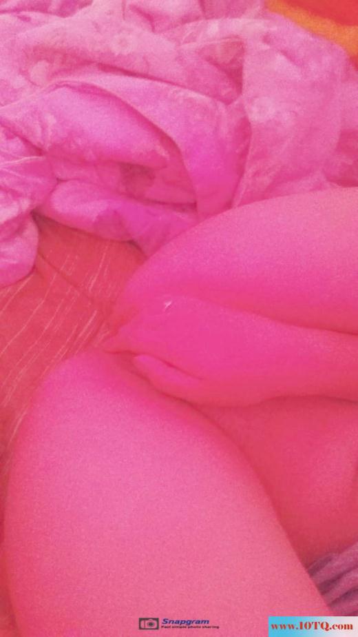 粉嫩粉嫩的大奶女友就是喜欢玩自拍(10P)