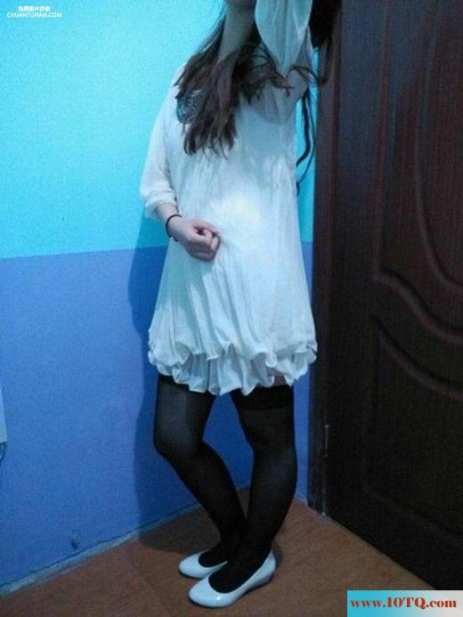 黑丝小女友还粉嫩(12P)