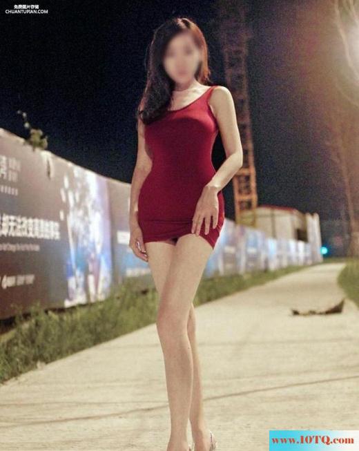 凌晨带老婆去无人的看守公交车上外拍(15P)