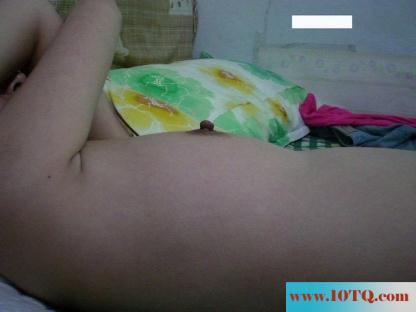 首次拍女友的小嫩穴(12P)