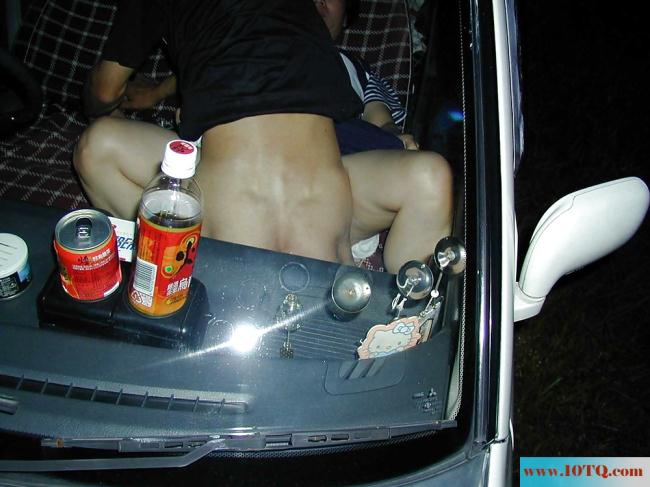 偷拍夜晚人类在车里交配(10P)