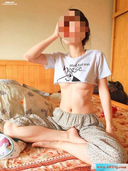 微微贫乳的蓝裙吊带女友(11P)