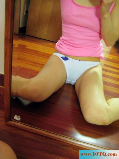 夏日情未了90后小姑娘自拍(15P)
