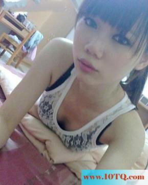 又一甜美校花舔鸡巴照片被外流(10P)