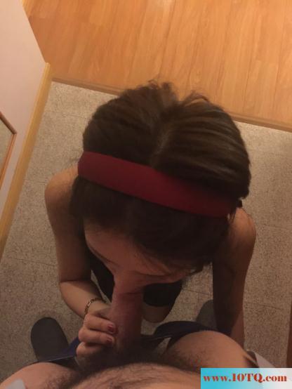 (原创投稿)酒店抽插性感肉丝女友，黑鲍鱼淫水直