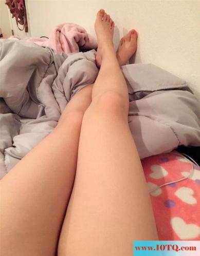90后靓丽大学生正妹，年轻白虎等你来开发(20P)