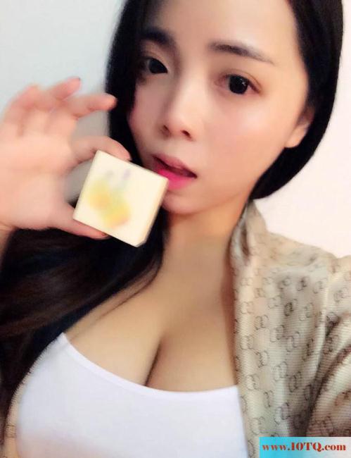 H杯美女模特赵梓茜全裸流出，这样的巨乳男人怎