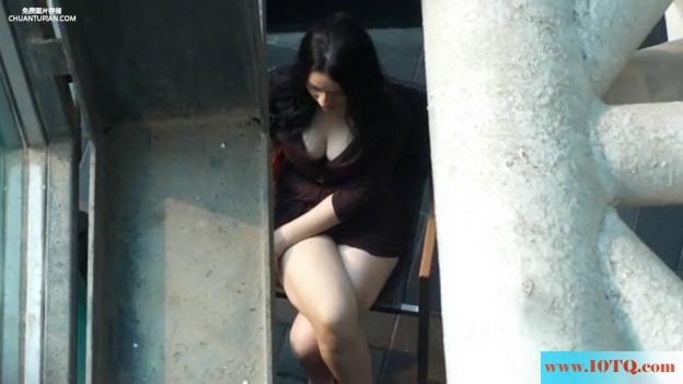 白嫩沟乳任人拍(13P)
