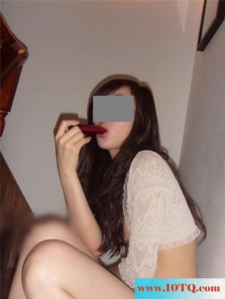 别墅里的骚女(22P)