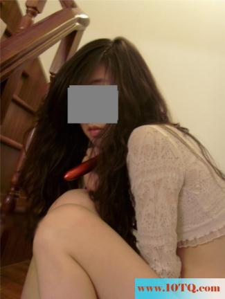 别墅里的骚女(22P)